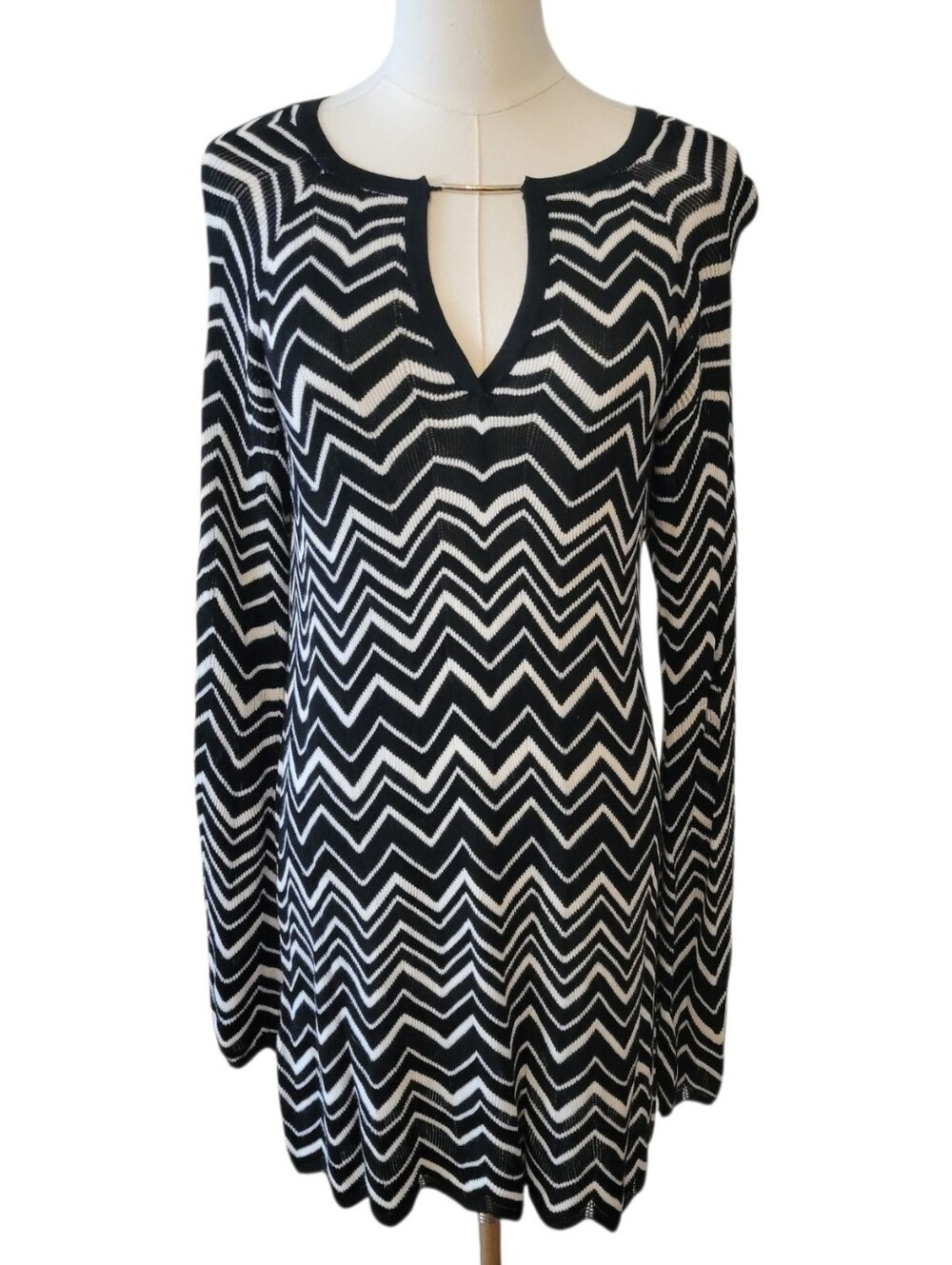 WHBM‎ Black & White Graphic Chevron Knit Sweater Dress Size Medium